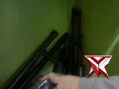 Anggota Polri cek gudang senjata