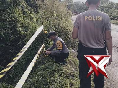 (07) anggota Polsek BTS ulu polres Musi Rawas memberikan polisline ditempat yang rawanlaka