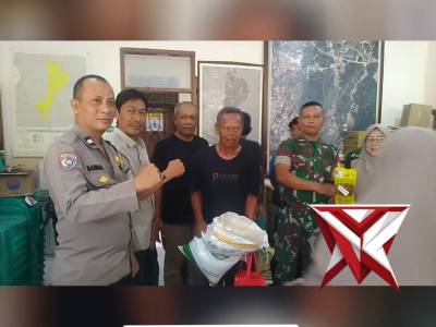Bhabinkamtibmas Polsek Baros Monitoring Pembagian Bantuan Beras Bulog warga Sudajayahilir