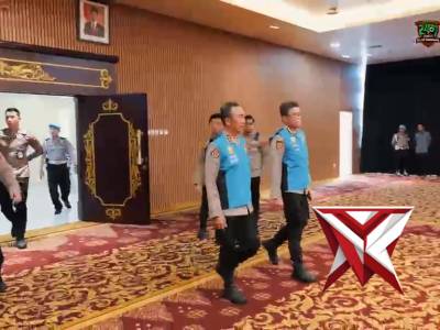 Kapolda Sumatera Selatan Irjen Pol Dr. Sandi Nugroho memimpin upacara pengambilan sumpah