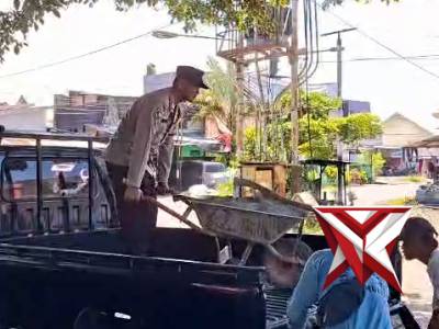 Kapolsek Tugumulyo beserta anggota laksanakan giat baksos - PoliceTube
