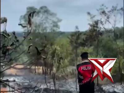 KARHUTLA SEMAKIN MENJADI, DITSAMAPTA POLDA KEPRI MEMBANTU MENANGANI KEBAKARAN - PoliceTube