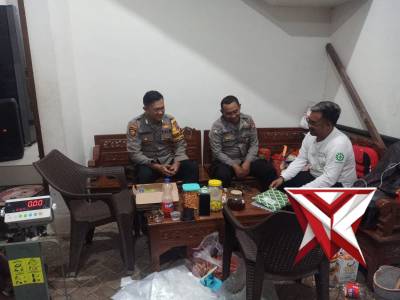 kegiatan sambang ke rumah warga dilakukan dalam rangka menekan dan meniadakan gangguan kamtibmas - PoliceTube
