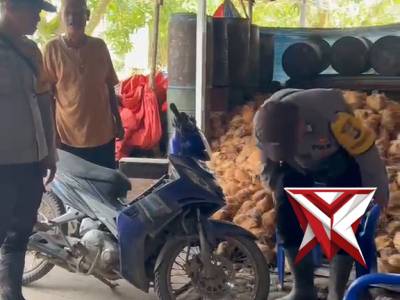 PATROLI JALAN KAKI BHABIN POLSEK LALAN. - PoliceTube