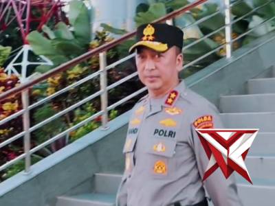 Kapolda Sumsel memberikan piagam penghargaan