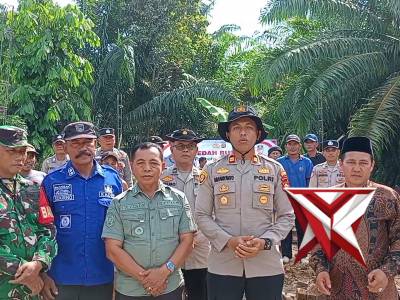 Bakti Sosial Peletakan Batu Pertama dalam Rangka Program Bedah Rumah Polsek Belitang III