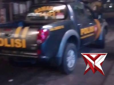 Patroli polsek ngariboyo di obyek vital bank BRI dialogis dengan satpam