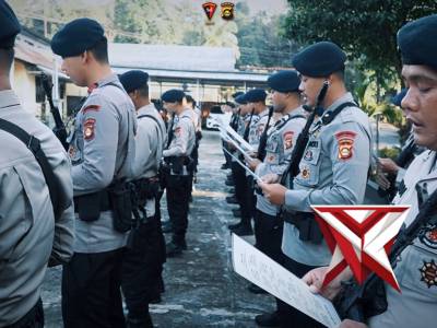 Personel Brimob Batalyon A Pelopor Satbrimob Polda Sumsel melaksanakan pembacaan Asmaul Husna