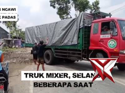 Polsek Padas Respon Cepat Berikan Bantuan Truk Terjebak di tanah