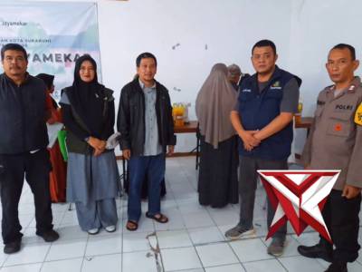 Bhabinkamtibmas Jayamekar Polsek Baros Pastikan Penyaluran Bantuan Pangan Tepat Sasaran dan Humanis - PoliceTube