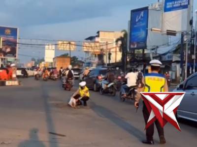 INI MEREKA LAGI KERJA KAH ??