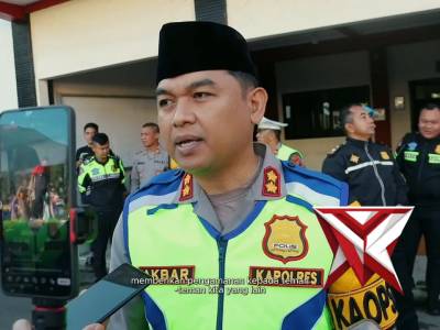 Kapolres Kuningan melaksanakan monitoring pengamanan Shalat Idul Fitri 1447 H