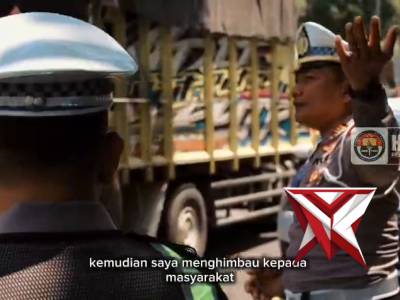 Longsor di KM 16 Trenggalek-Ponorogo, Polisi imbau pengendara hati-hati dan waspada

Sebuah batu ber