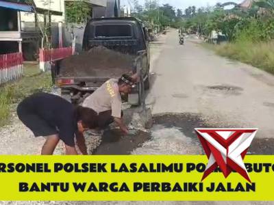 POLRES BUTON : PERSONEL POLSEK LASALIMU BANTU WARGA PERBAIKI JALAN RUSAK