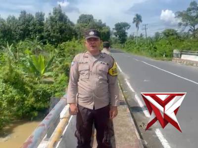 Giat pengecekan debit air sungai di wilkum polsek bp peliung
