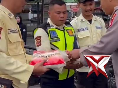 Propam Polda Jabar Peduli
Hadir bukan hanya sebagai pengawas, tetapi juga sebagai pelayan masyarakat