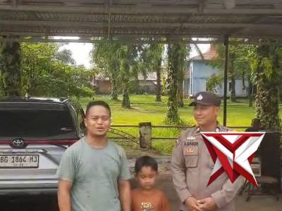 Patroli Polsek BTS Ulu Quick Response Bantu Pemudik Yang Mengalami Pecah Ban Di Jl. Mura-Pali