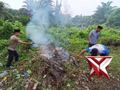 Kurvei mako polsek ..?? - PoliceTube