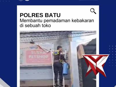 Satlantas Polres Batu Turun Langsung Membantu Pemadaman Kebakaran