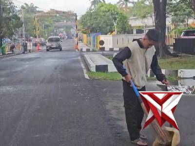 GIAT PEMBERSIHAN DI KOMPLEK PAAKRI. - PoliceTube