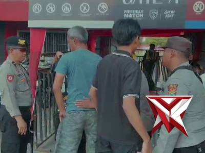 melaksanakan kegiatan pengamanan pertandingan sepak bola antara Persinga Ngawi melawan Mataram Utama