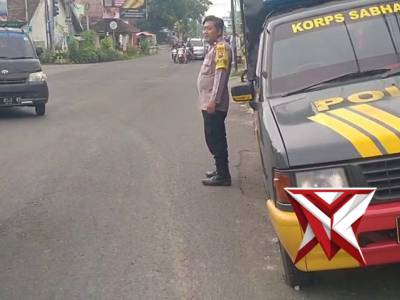 Sate kerang Siang jalur utama Desa Pugeran, Kec. Gondang