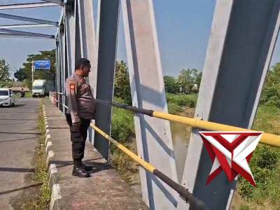 POLSEK BALONGPANGGANG: PATROLI STRONG POINT - PoliceTube