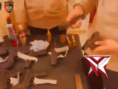 18.Bila ada permasalahan dan butuh bantuan Polisi silahkan hubungi : - Layanan Polisi ?? 110 - PoliceTube