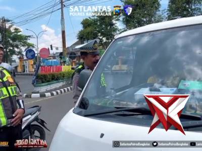 Kampanye keselamatan oleh SatLantas Polres Bangkalan - PoliceTube