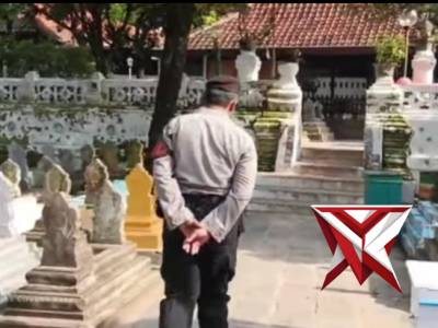Polres Cirebon Kota Amankan Wisata Religi Makam Sunan Gunung Jati - PoliceTube
