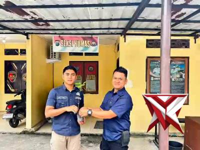 Pemberian bibit pohon