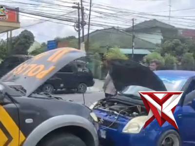 polsek manonjaya bantu warga yang kendaraannya mogok