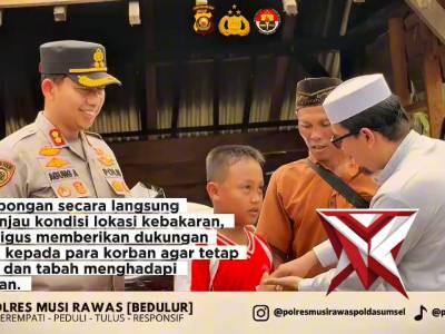 Kapolres Musi Rawas melaksanakan kunjungan ke lokasi korban kebakaran - PoliceTube