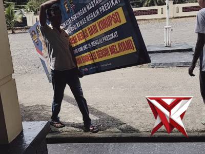 Anggota Polsek BTS ulu polres Musi Rawas memberikan himbawan pemudik agar selalu berhati2 (7)