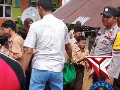 Polsek Purwodadi melaksanakan giat bakti sosial