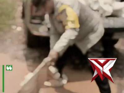 POLRI HARAPAN MASYARAKAT, POLSEK LALAN BANTU MASYARAKAT TIMBUN JALAN BERLUBANG DEMI KEAMANAN BERSAMA