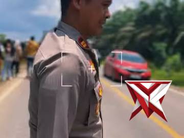 Kapolsek Tungkal Jaya bersama anggota menemukan bus yang mengalami mogok di jalan lintas Palembang J - PoliceTube