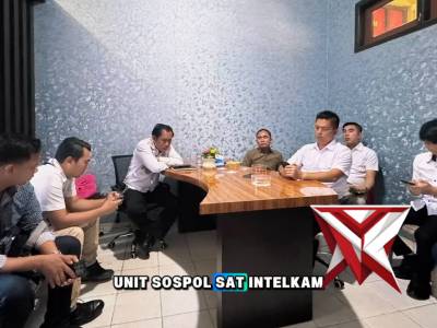 UNIT SOSPOL SAT INTELKAM LAKSANAKAN KOORDINASI DENGAN PEMKAB OKU TIMUR TERKAIT PETA WILAYAH - PoliceTube