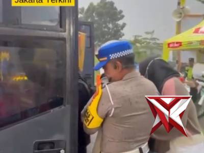 POLISI MENGAWAL PEMUDIK HINGGA KAMPUNG HALAMAN - PoliceTube