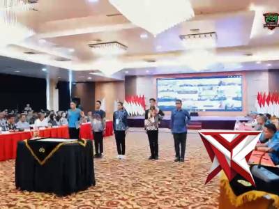Kapolda Sumatera Selatan Irjen Pol Dr. Sandi Nugroho memimpin upacara pengambilan sumpah