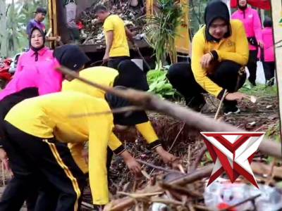 Peringatan HUT YKB Ke 46 dan Songsong HUT Polwan, Ini yang Dilakukan Polwan Polres Trenggalek - PoliceTube