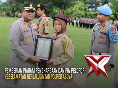 UPACARA PEMBERIAN PIAGAM PENGHARGAAN DAN PIN PELOPOR KESELAMATAN BERLALU LINTAS POLRES ABDYA.