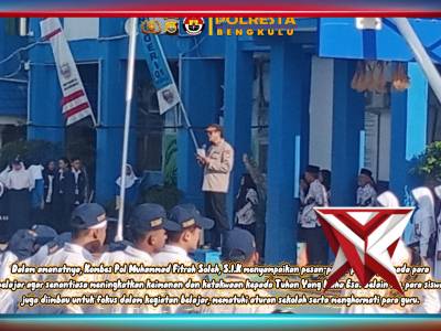 *Bhabinkamtibmas Tengah padang damping giat Police Go To School Polda Bengkulu di SMPN 01*