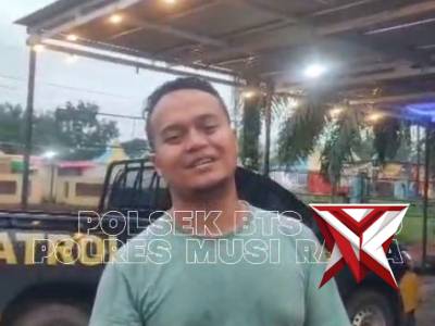 Polri memberikan rasa aman dengan cara menolong pemudik yang pecah ban - PoliceTube