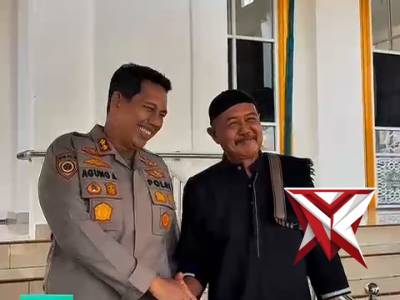 Kapolres Musi Rawas Pererat Silaturahmi Lewat Shalat Jumat di Masjid Al Hidayah - PoliceTube