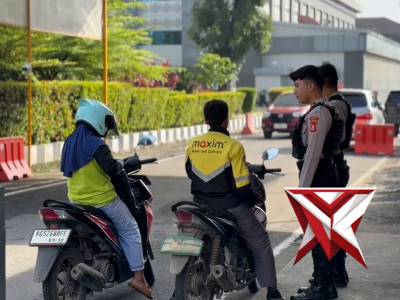 KEGIATAN ANGGOTA PIKET PENJAGAAN MAPOLDA SUMSEL.