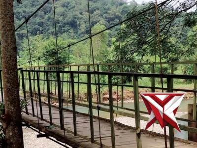 jajaran Polres Pacitan melaksanakan pengecekan rencana pembangunan jembatan Polri