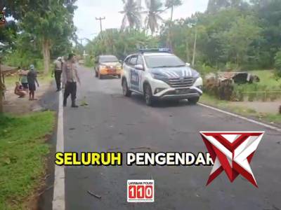 PAM TURLALIN DAN AVAKUASI POHON TUMBANG OLEH SATLANTAS POLRES OKI
