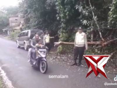 POLSEK PAMPANGAN HADIR - PoliceTube