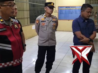 13 Cek dan kontrol jaga tahanan